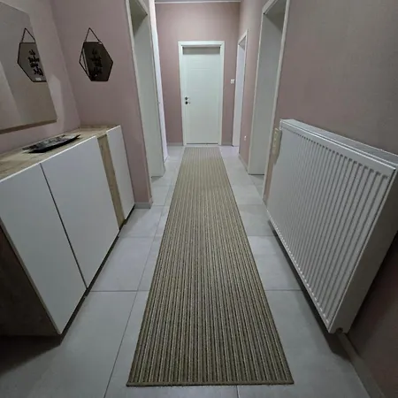 Nia شقة بيهاتش